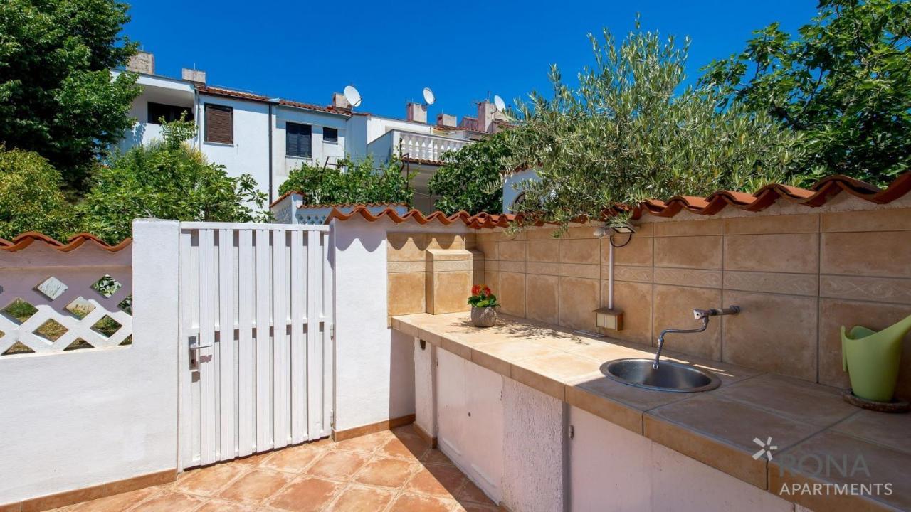 Rona Apartments Lavanda And Lipa Barbariga Exterior photo