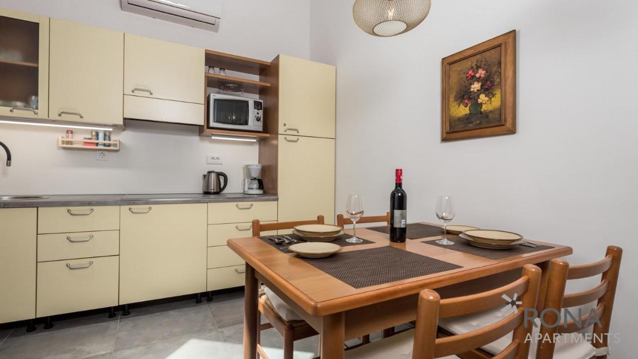 Rona Apartments Lavanda And Lipa Barbariga Exterior photo