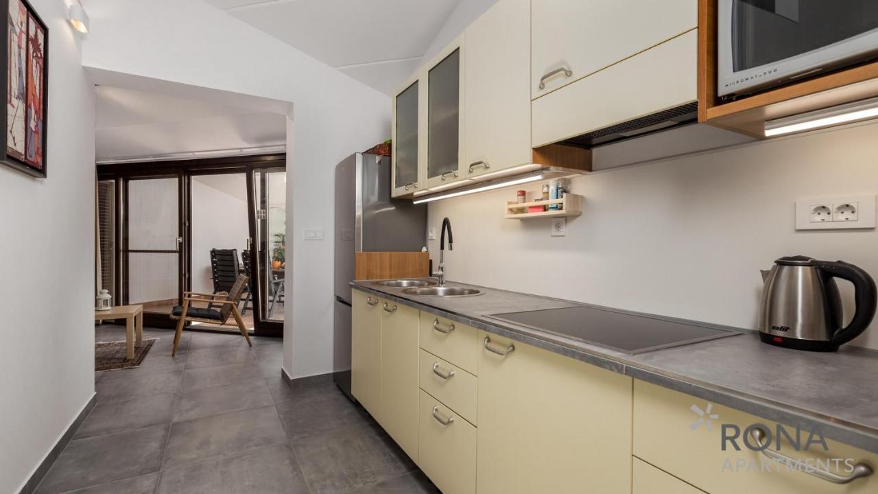 Rona Apartments Lavanda And Lipa Barbariga Exterior photo