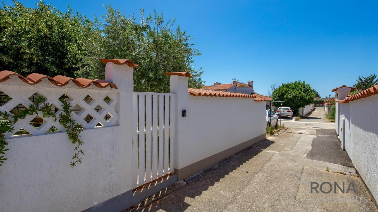 Rona Apartments Lavanda And Lipa Barbariga Exterior photo