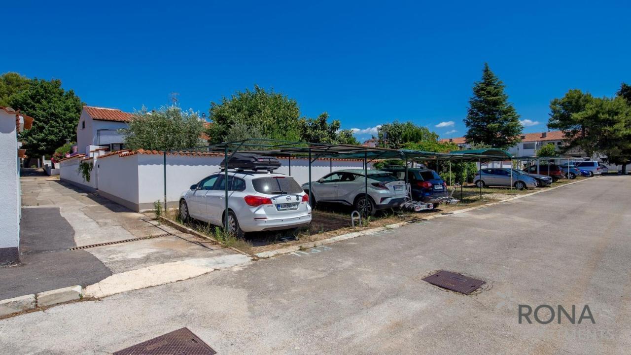 Rona Apartments Lavanda And Lipa Barbariga Exterior photo